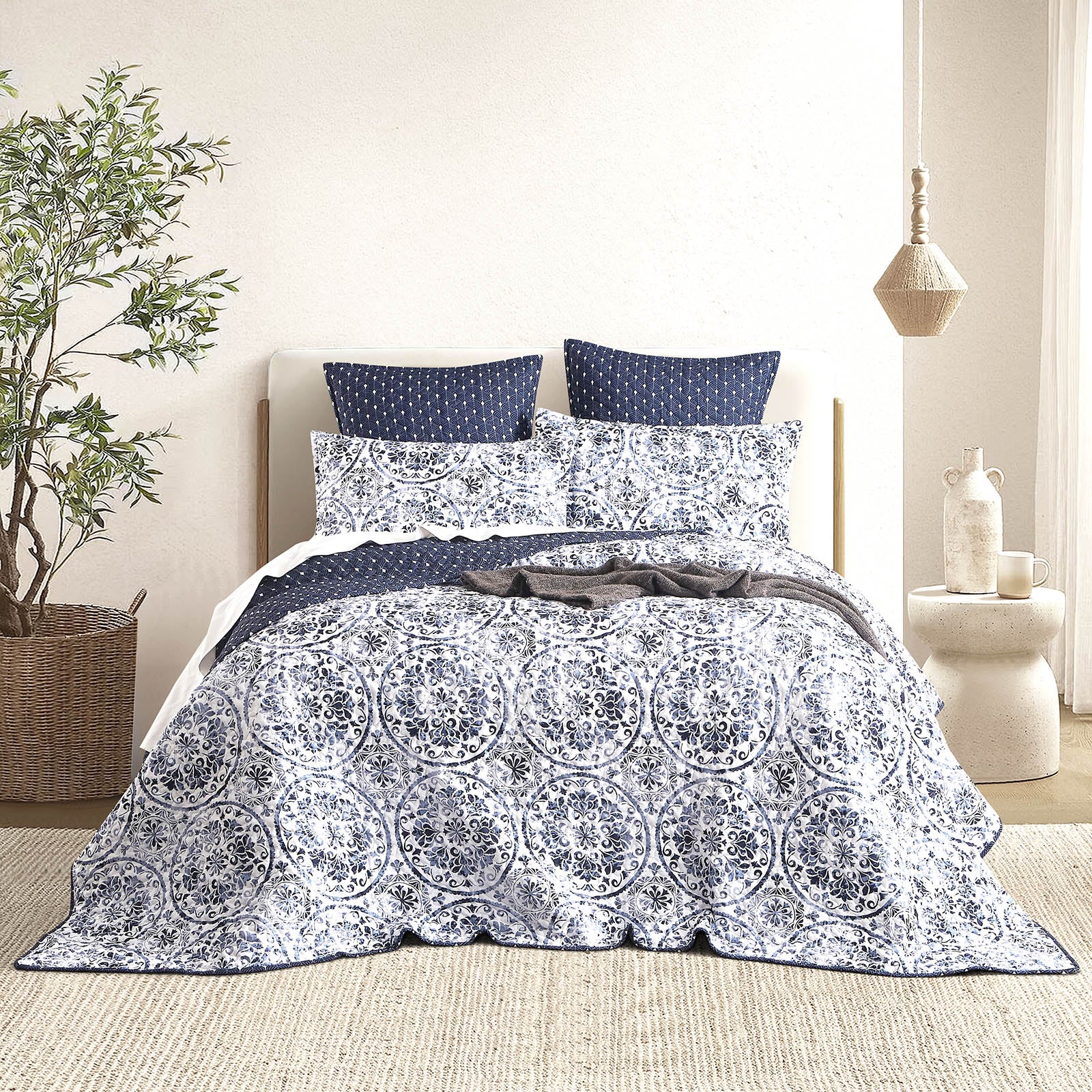 Delos Quilted Reversible /King Coverlet Set – Queen