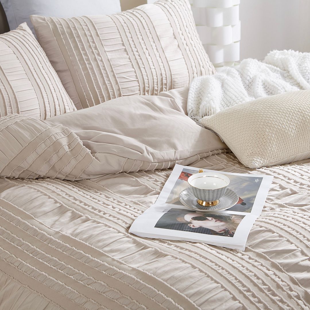 Alderon Tufted Striped Quilt Cover Set – Multi – Queen