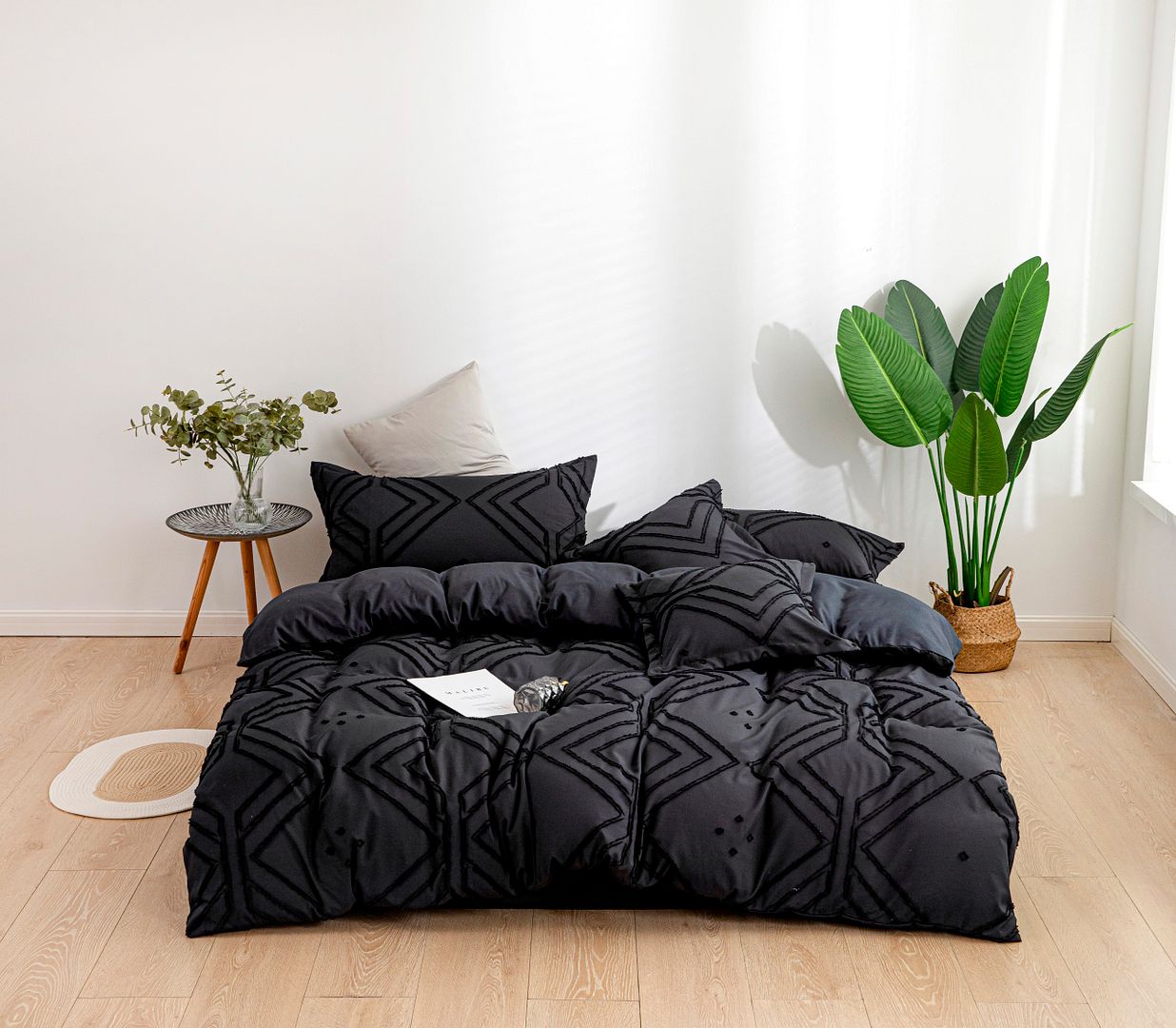 Aurelle Tufted Jacquard Quilt Cover / Duvet Cover Set – Black – Super King