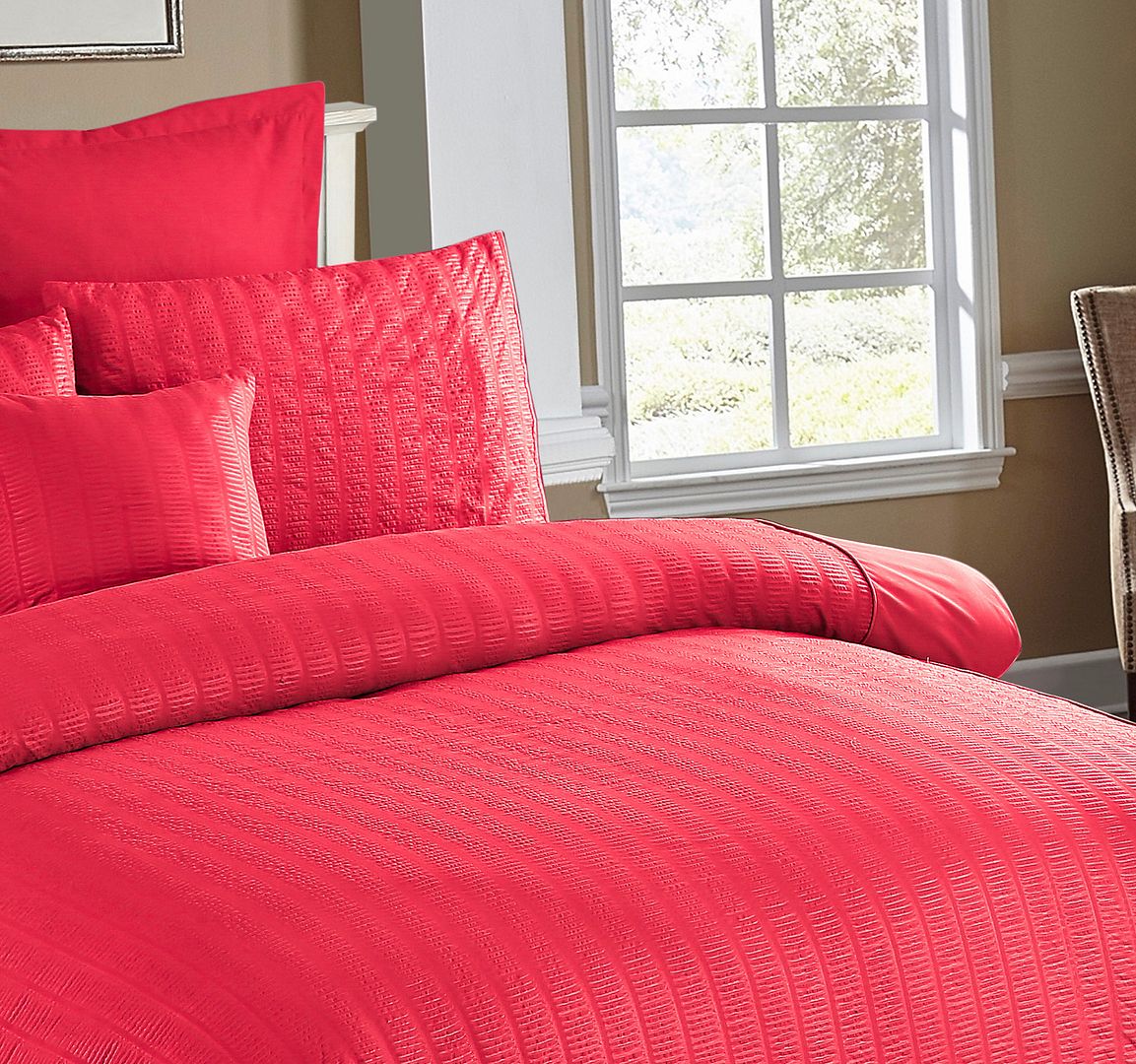 Seersucker Quilt Cover Set – Red – Super King