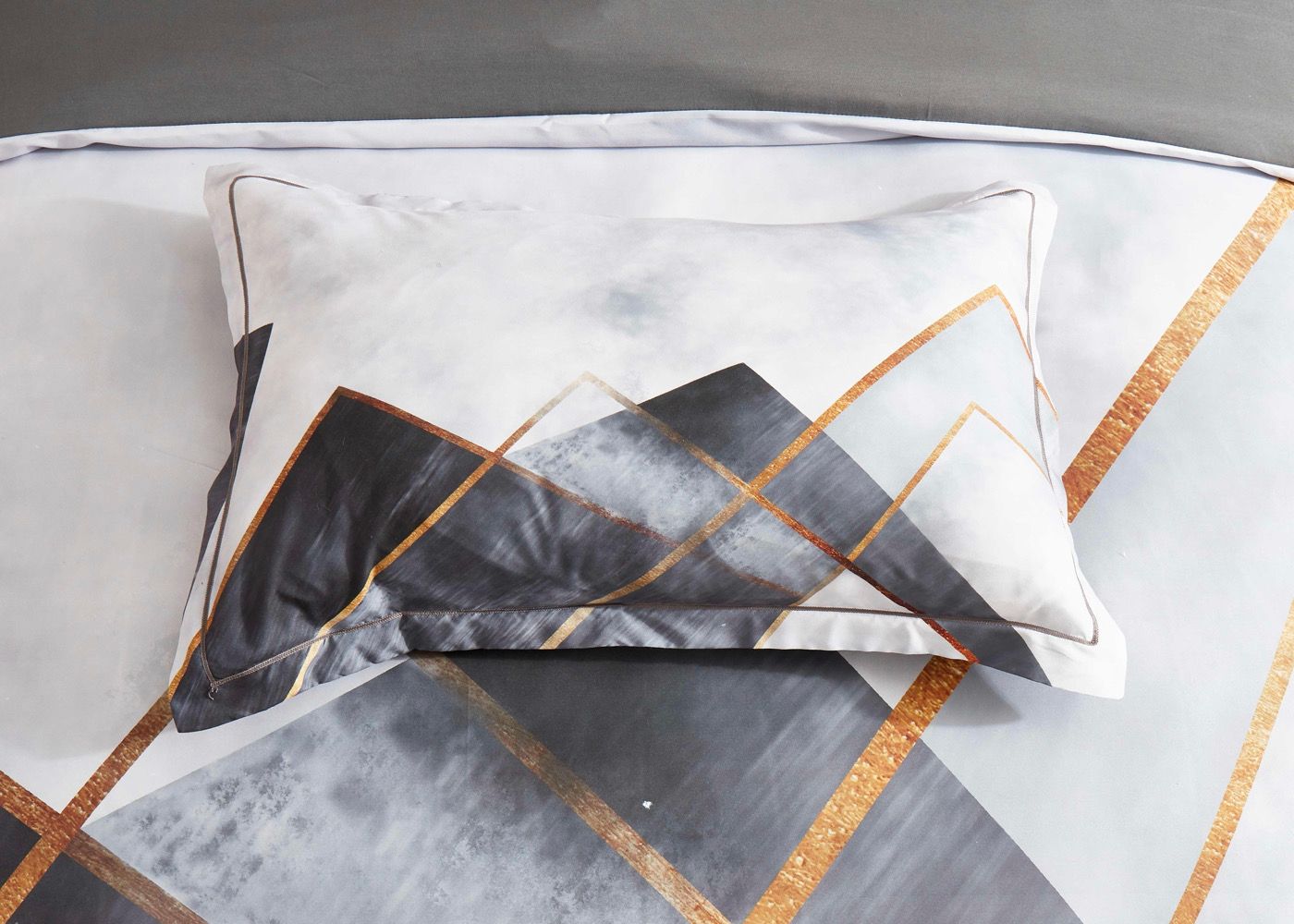 Dakuta Quilt Cover Set – Multi – Queen
