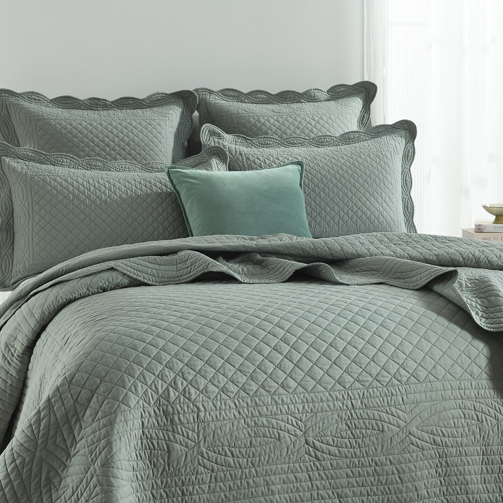 Scallop Jacquard Juniper Coverlet Set /King – Queen