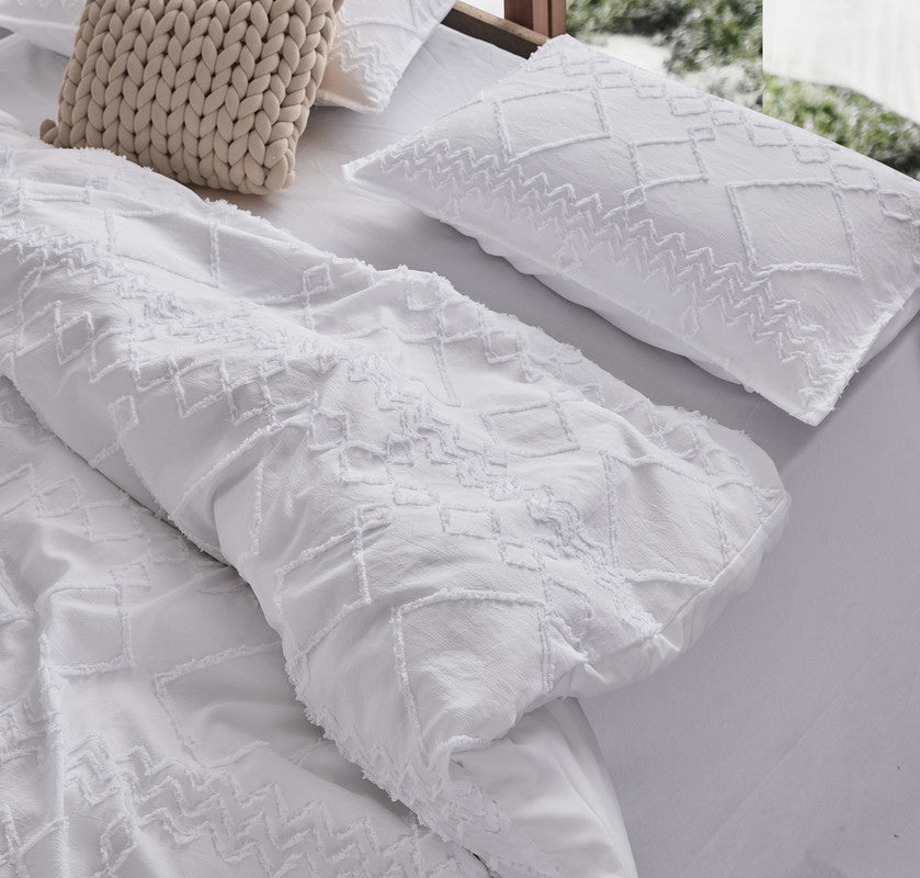Elowen Tufted Microfibre Quilt Cover / Duvet Cover Set – White – Single