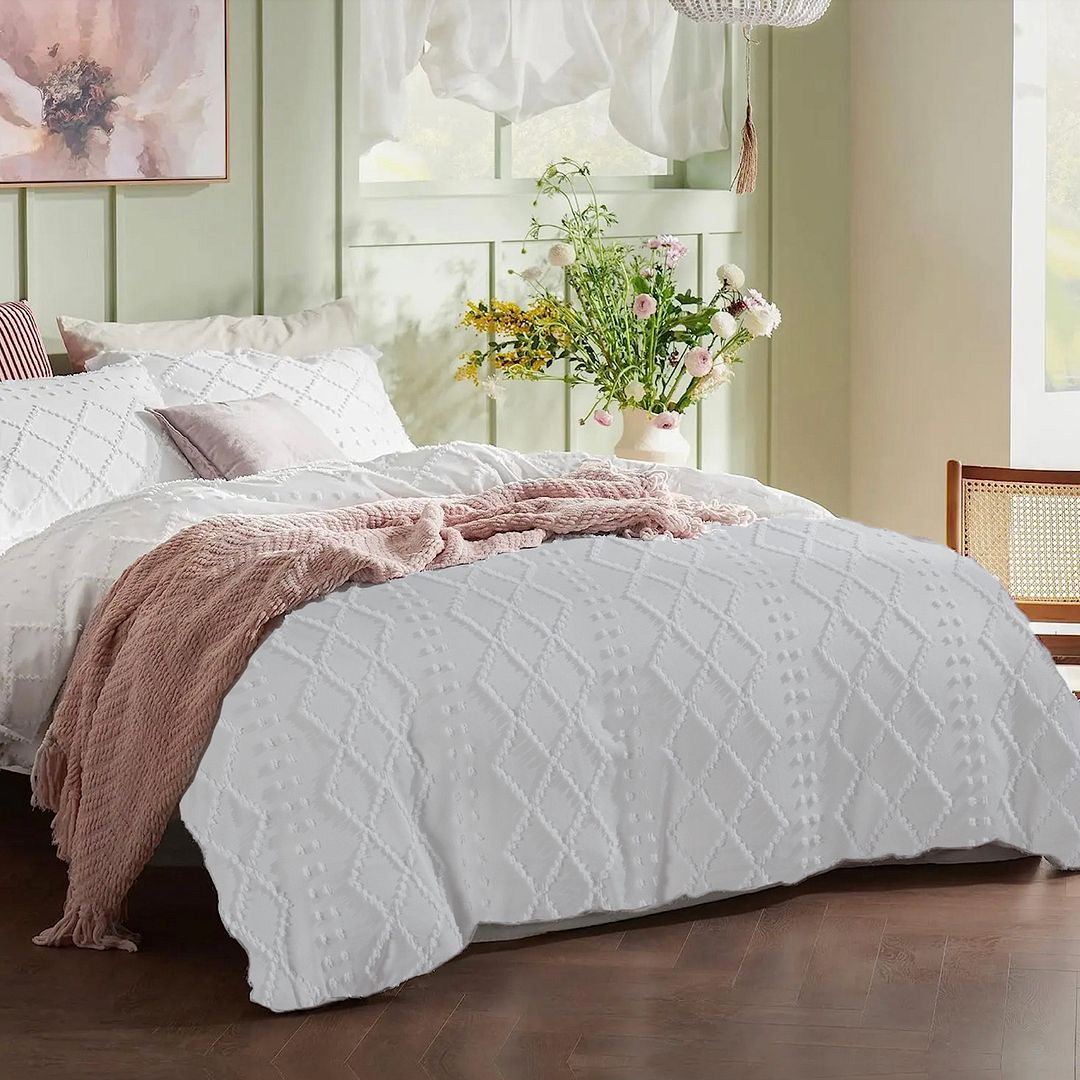 Hudson Tufted Embroidery Quilt Cover Set – White – Queen